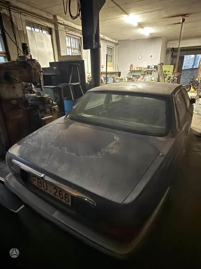 Jaguar XJ6, Седан