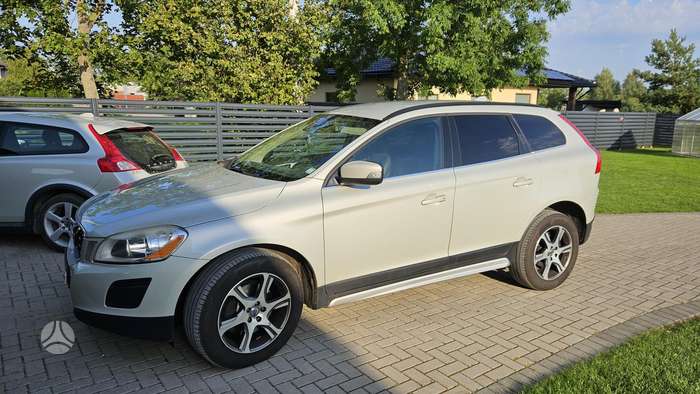 Volvo XC60, 2.0 l., off-road / crossover