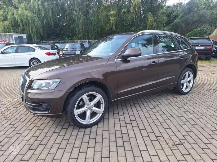 Audi Q5, 2.0 l., off-road / crossover