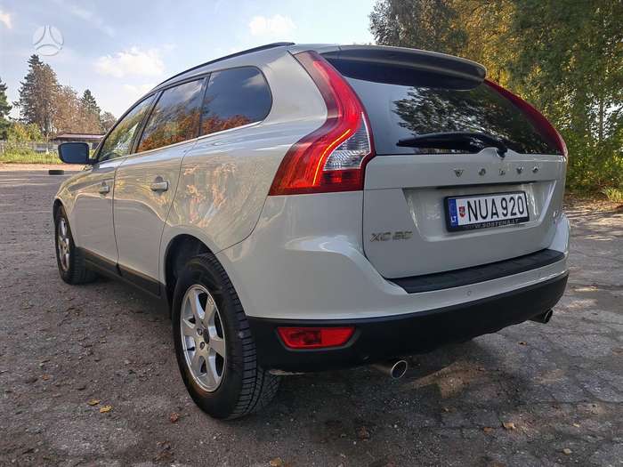 Volvo XC60, 2.4 l., off-road / crossover