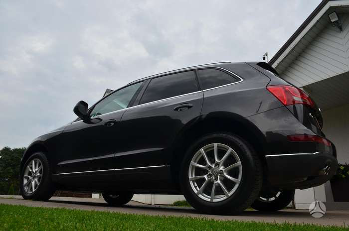 Audi Q5, 2.0 l., off-road / crossover