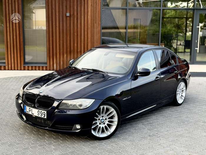 BMW 320, saloon / sedan