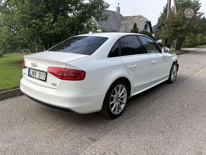 Audi A4, 2.0 l., Седан