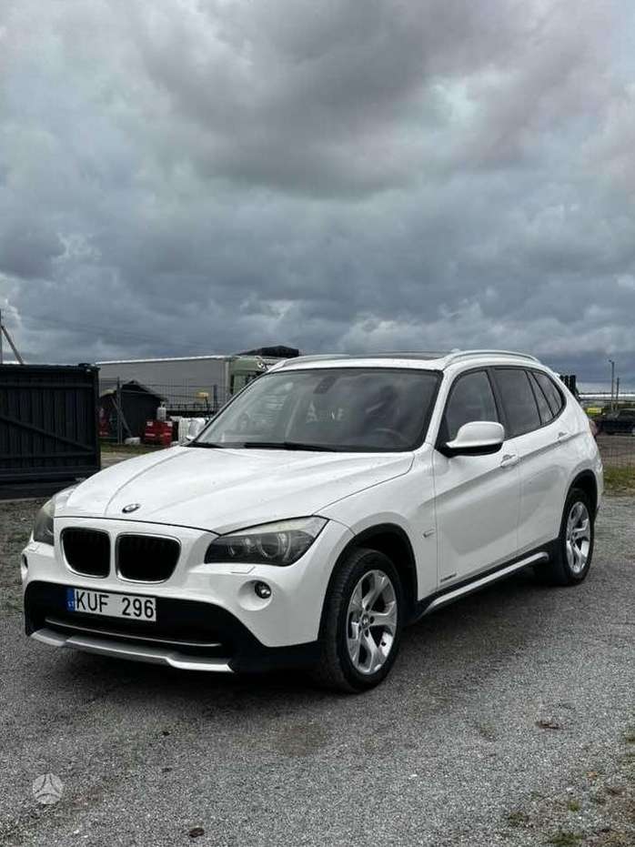 BMW X1, 2.0 l., off-road / crossover