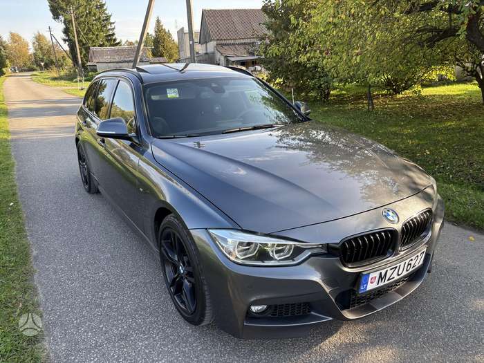 BMW 320, universalas