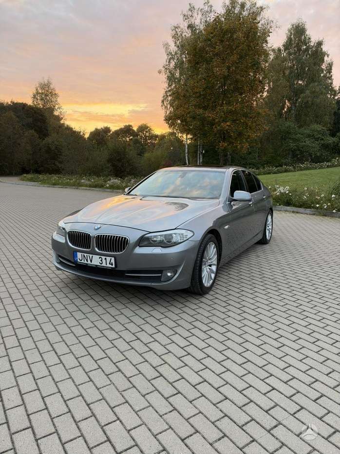 BMW 528, Седан