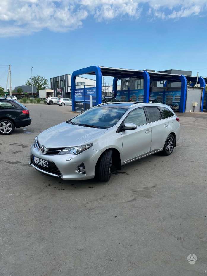 Toyota Auris, 2.0 l., wagon