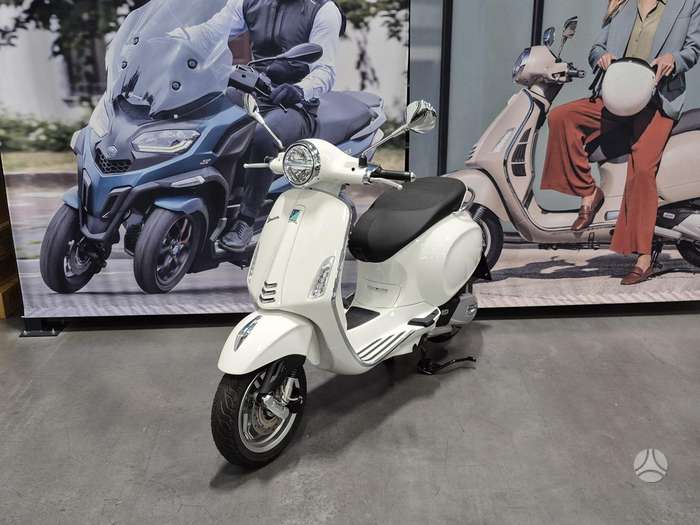 Piaggio Vespa, scooters / mopeds