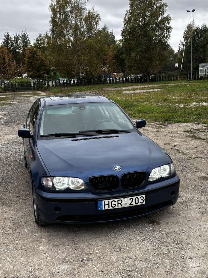 BMW 320, sedans