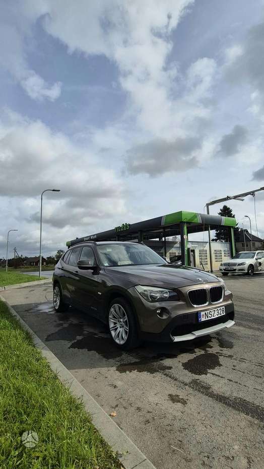 BMW X1, 2.0 l., off-road / crossover