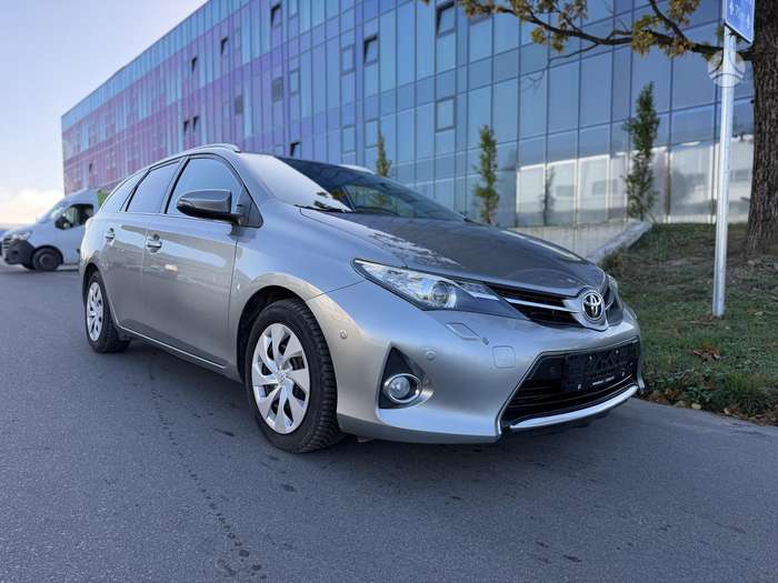 Toyota Auris, 2.0 l., Универсал