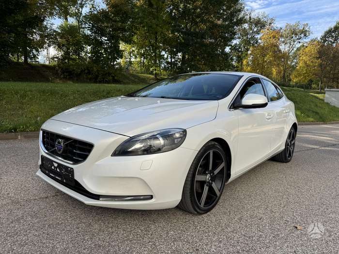 Volvo V40, 1.6 l., hatchback