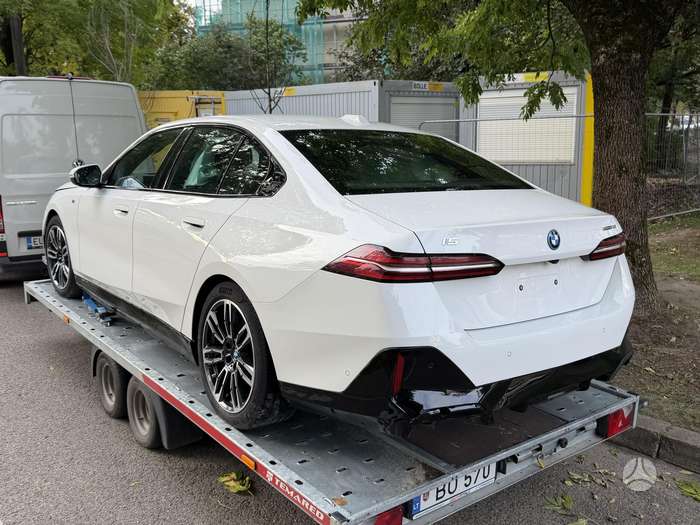 BMW i5, saloon / sedan
