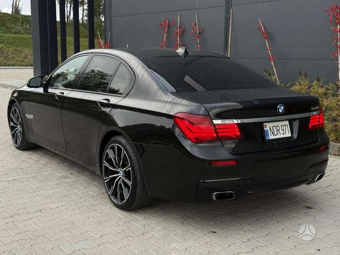 BMW 750, 4.4 l., Седан