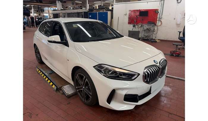 BMW 118, 1.5 l., Хэтчбек