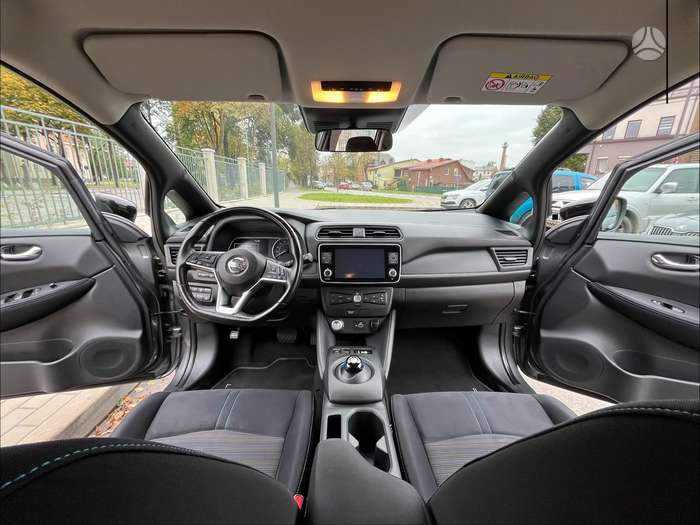 Nissan Leaf, 40 kWh, hatchback
