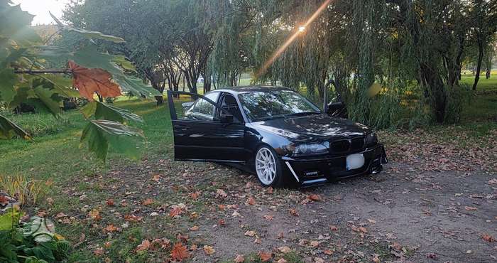 BMW 320, 2.2 l., saloon / sedan