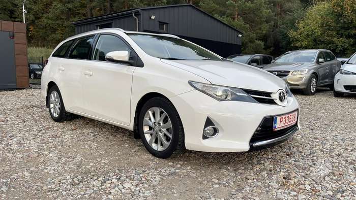Toyota Auris, 1.4 l., Универсал