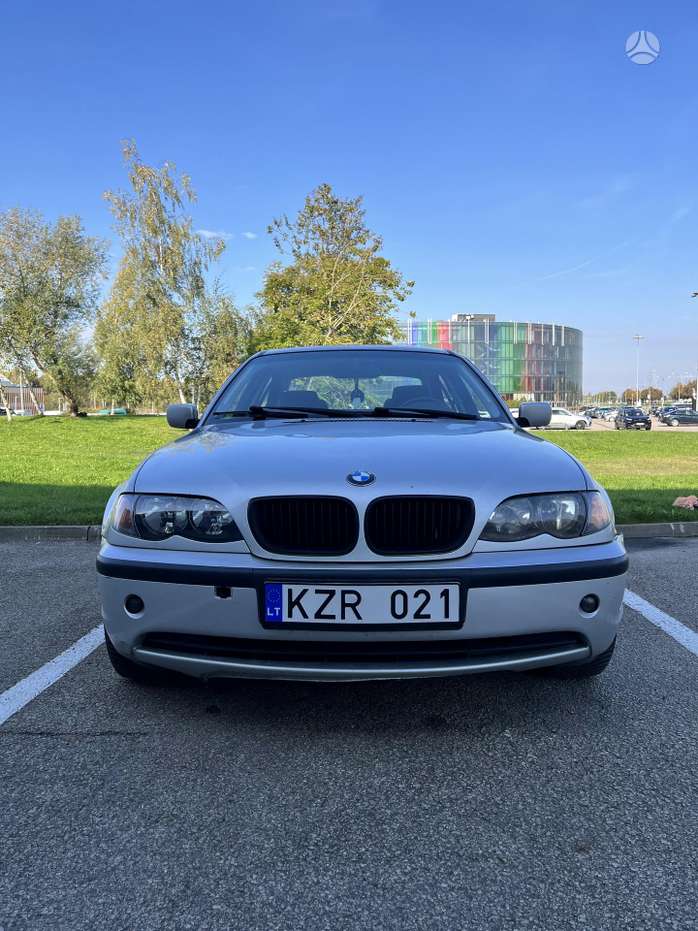 BMW 320, Седан