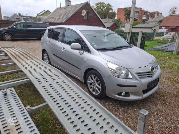 Toyota Verso, 2.2 l., mpv / minivan