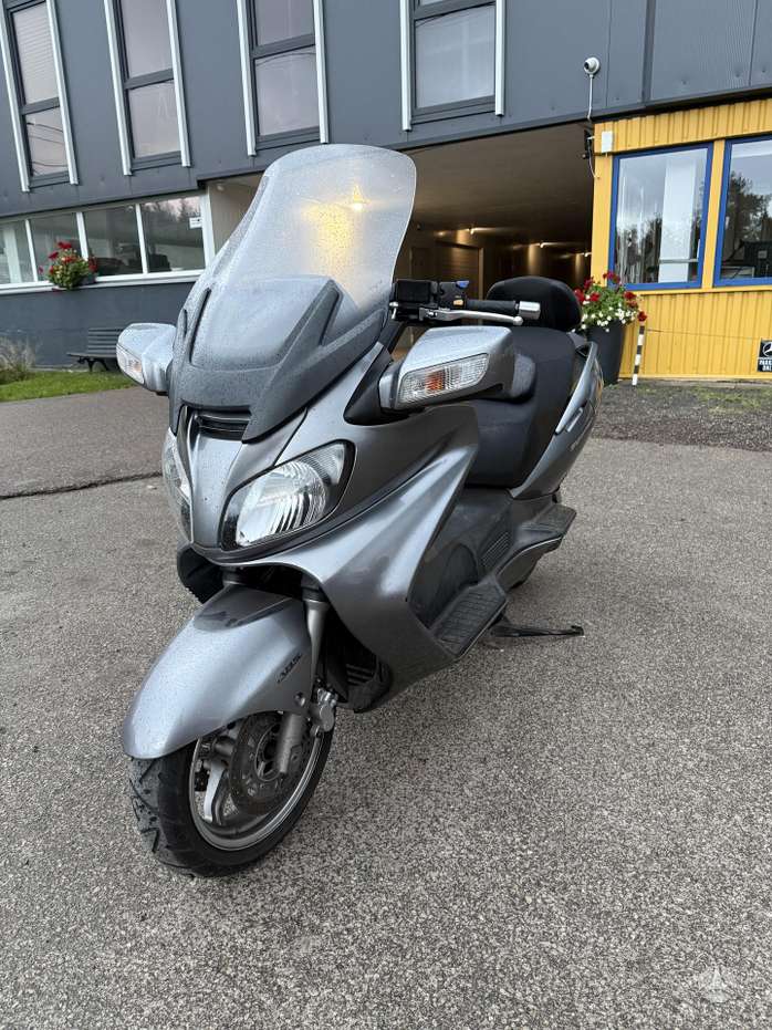 Suzuki Burgman 650cc, scooters / mopeds