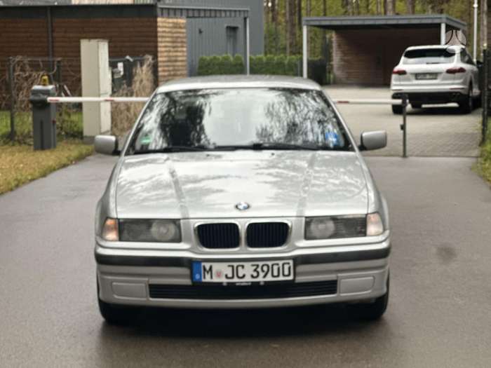 Photo 2 of 4