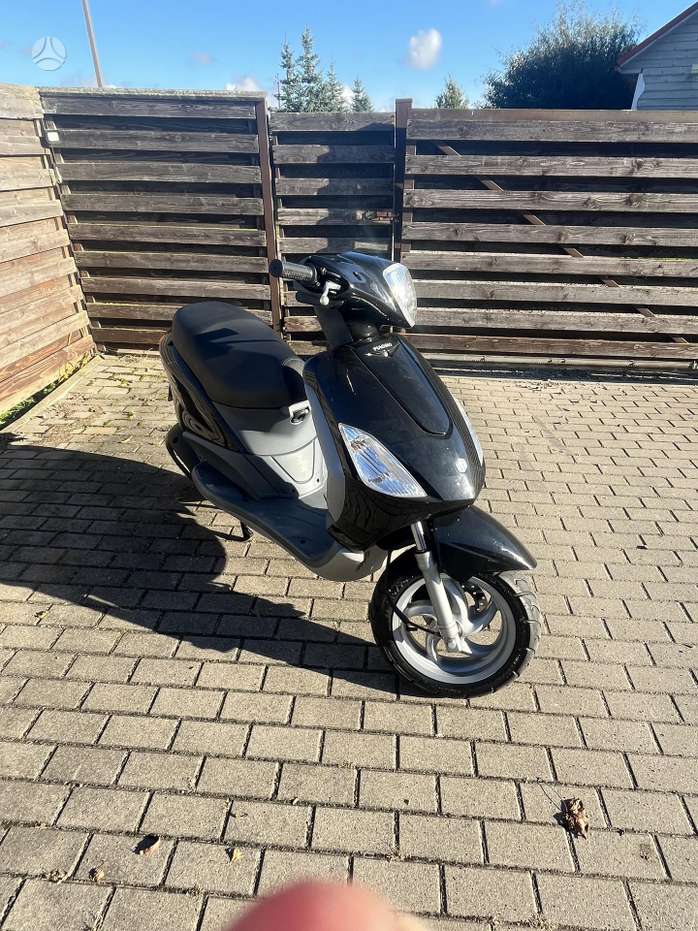 Piaggio Fly 124cc, scooters / mopeds