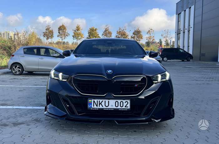 BMW 520, Седан