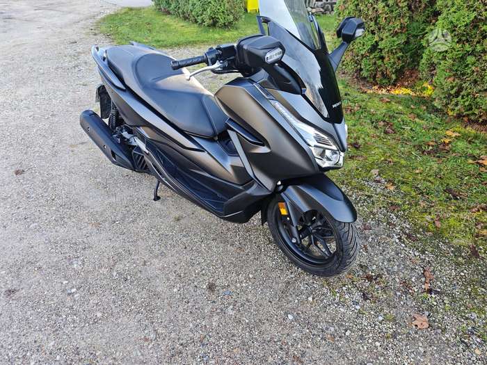 Honda Forza 125cc, scooters / mopeds