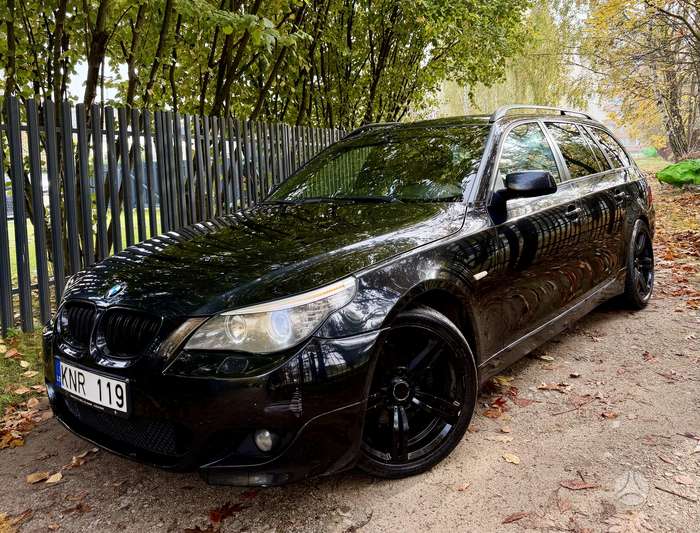 BMW 520, universalas