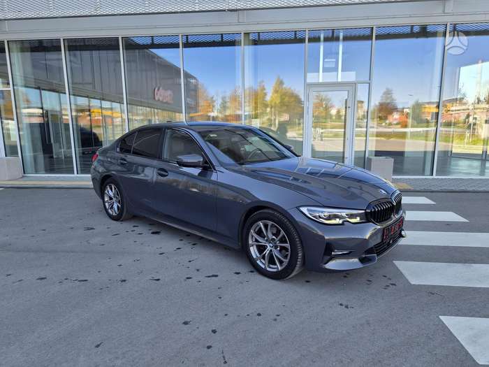 BMW 320, Седан