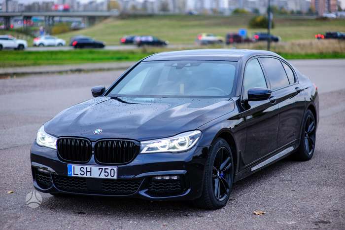 BMW 750, 4.4 l., Седан