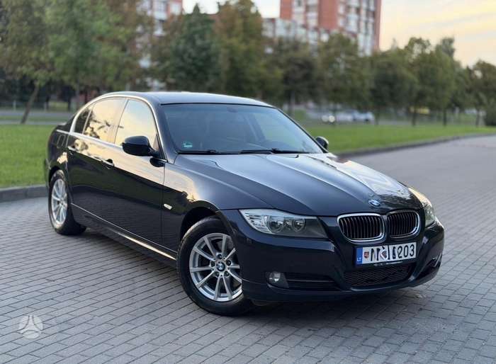 BMW 320, Седан