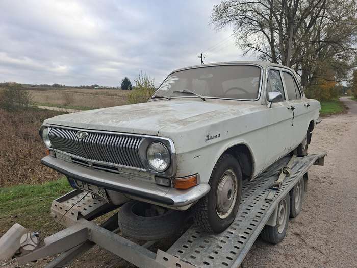 GAZ 24, Седан