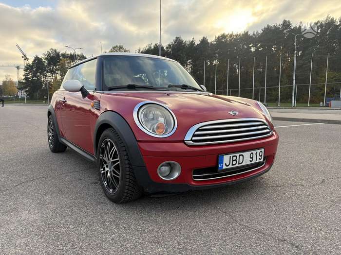 Mini Cooper, 1.6 l., hatchback