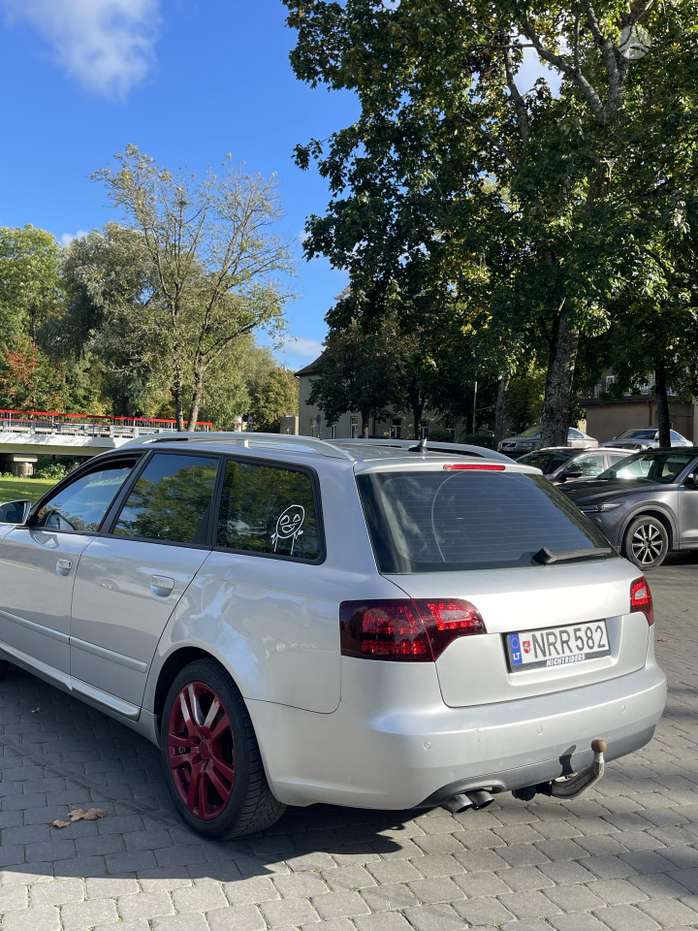 Audi A4, Универсал