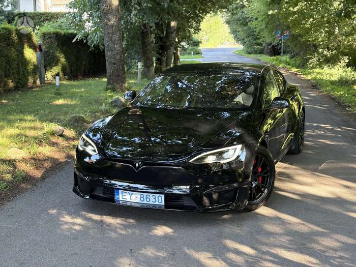 Tesla Model S, Хэтчбек