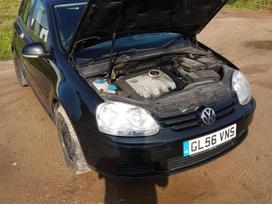 Volkswagen Golf dalimis. Dar turime