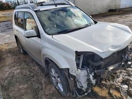 Nissan X-Trail по частям. Automobilis ardomas dalimis запасные части автомобил