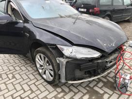 Tesla Model S по частям