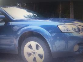 Subaru Outback Automatine dėžė yra europinis ir amerikonas melynos ir sviesiai