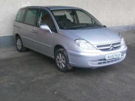 Citroen C8 dalimis. Turime ivairiu prancuzisku automobiliu modeliu ivairiu v