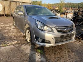 Subaru Legacy dalimis. Su gerom žieminėm padangom
