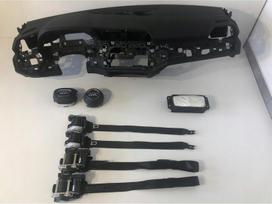 Audi Q3 salono detalės