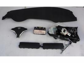 Tesla Model S salono detalės