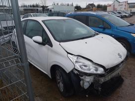 Peugeot 208 for parts. Automobilis ardomas dalimis запасные части автомобил