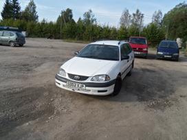 Toyota Avensis Toyota avensis automobiliu dalis paprasti ir xsenon zibintai