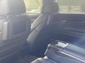 BMW 750 dalimis