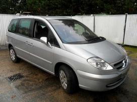 Citroen C8 dalimis. Turime ivairiu prancuzisku automobiliu modeliu ivairiu v