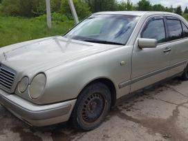 Mercedes-Benz E300 Galimas daliu siuntiimas geras variklis 3 0d brangiai super